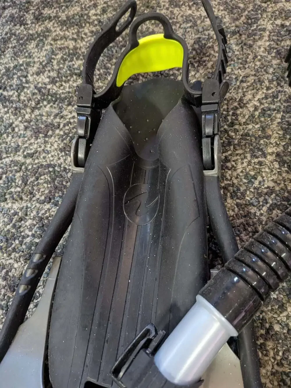 U.S. Divers and Aqua Lung Snorkeling Gear Set with Fins, Snorkel, and Mesh Bag